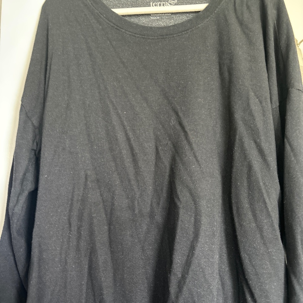 Black lightweight sweatshirt